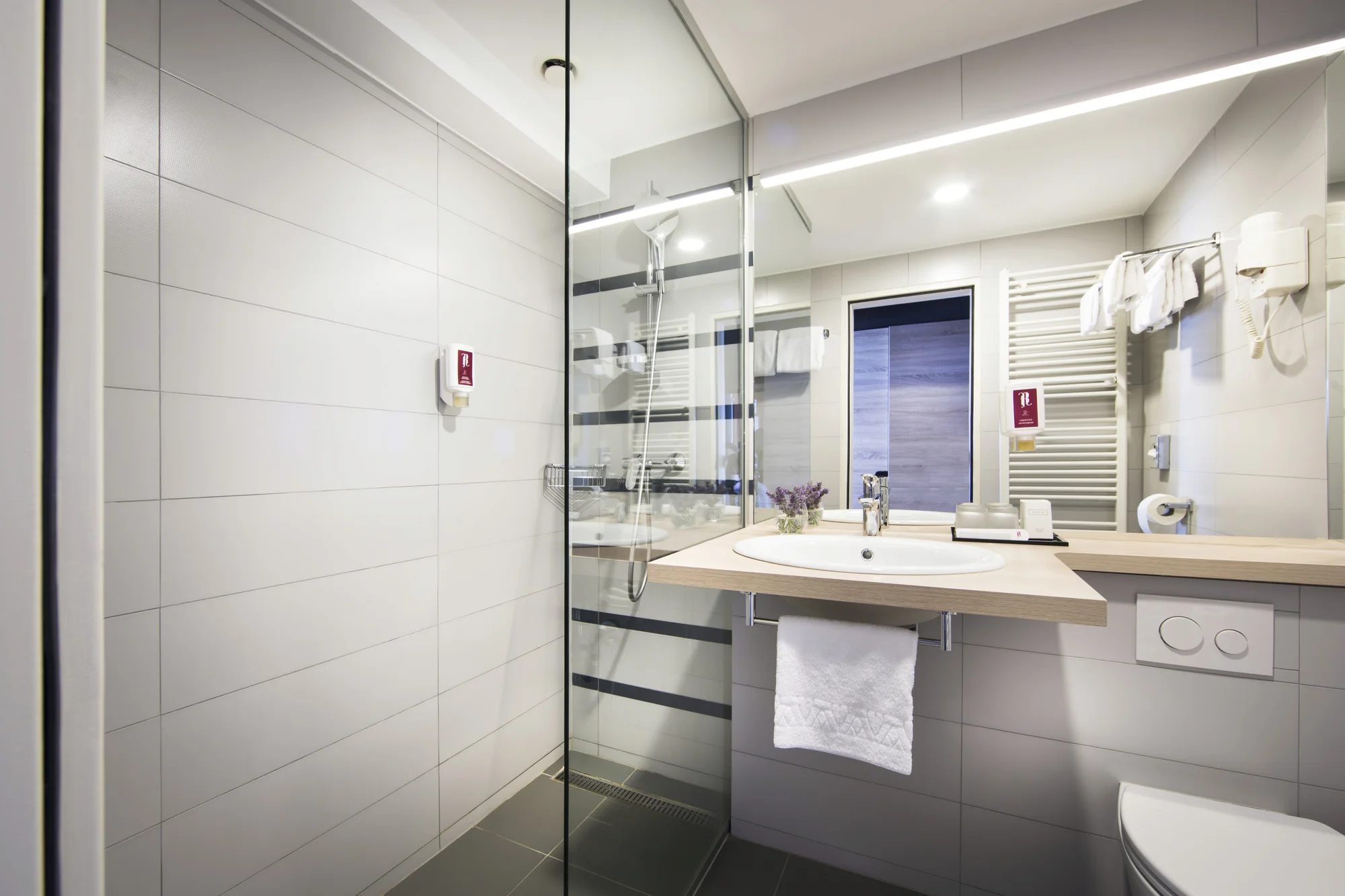 Moderní hotel na pobřeží Istrie: polopenze, sauny i venkovní bazén, 2 děti zdarma