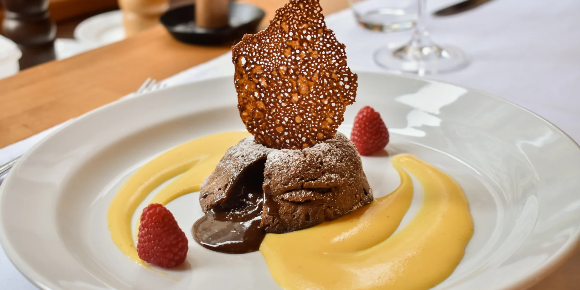 Menu s mořskými plody, kanadským humrem, středomořskými sýry a fondantem pro 2 osoby