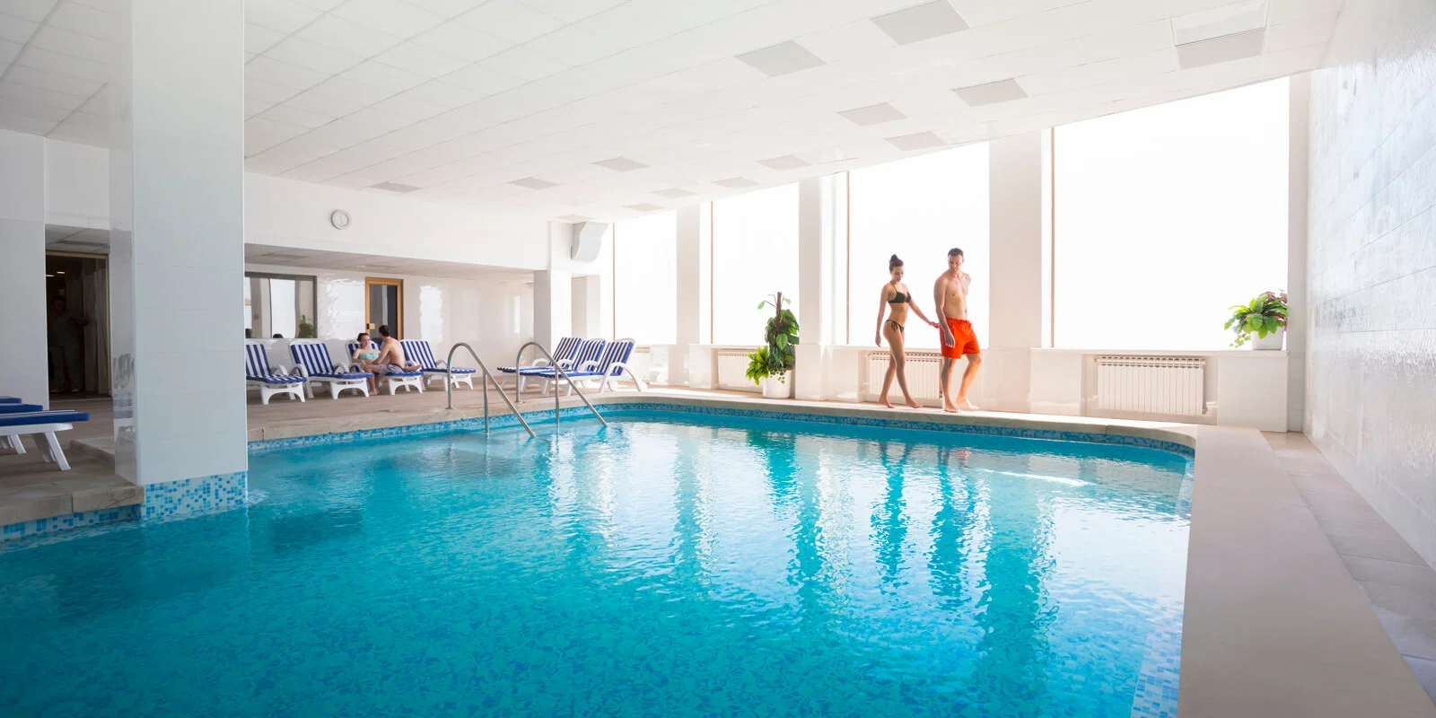 Dovolená na Istrii: pěkný hotel přímo na pláži, vnitřní bazén, polopenze s nápoji, až 2 děti zdarma