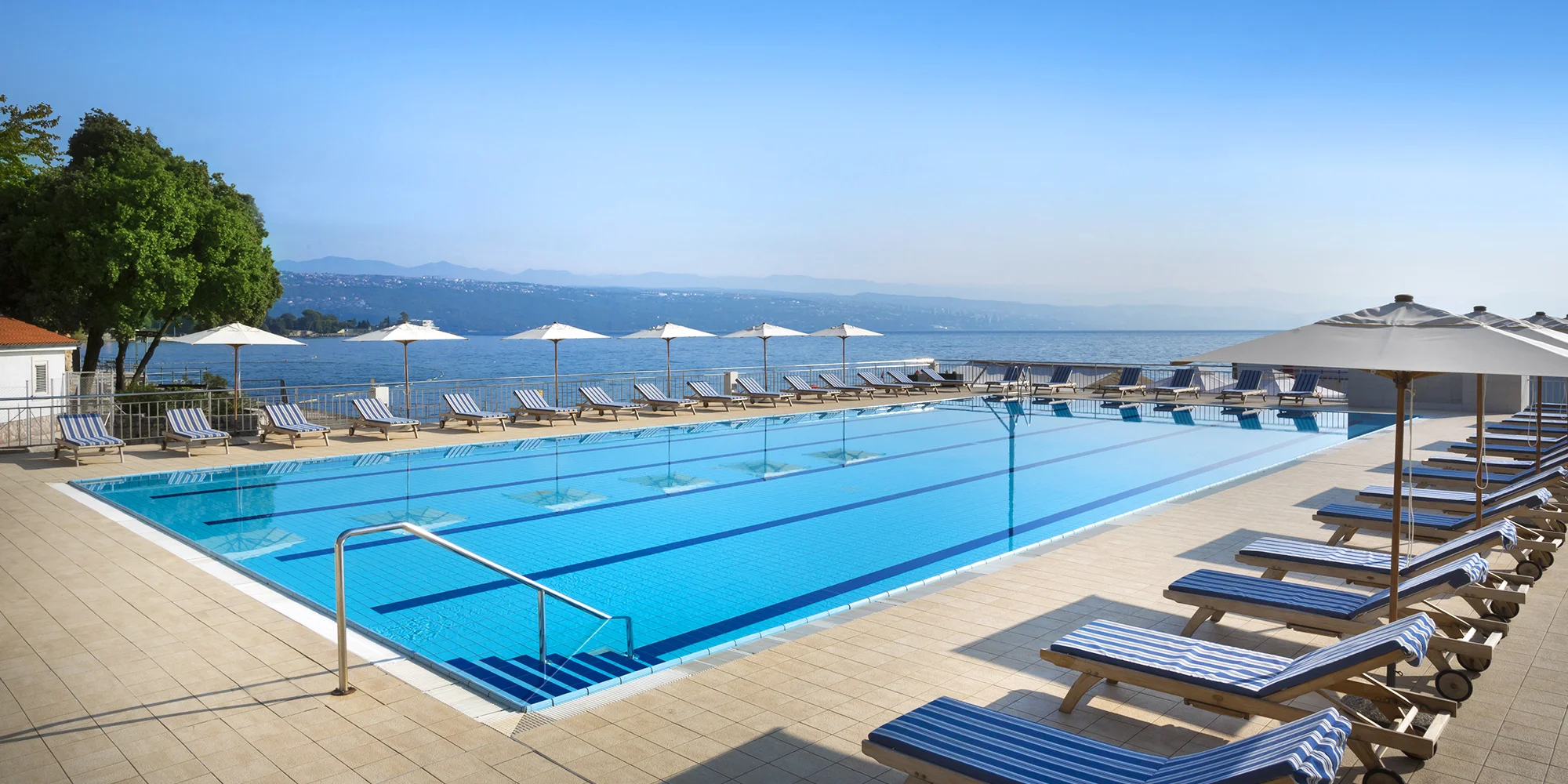 Moderní hotel na pobřeží Istrie: polopenze, sauny i venkovní bazén, 2 děti zdarma