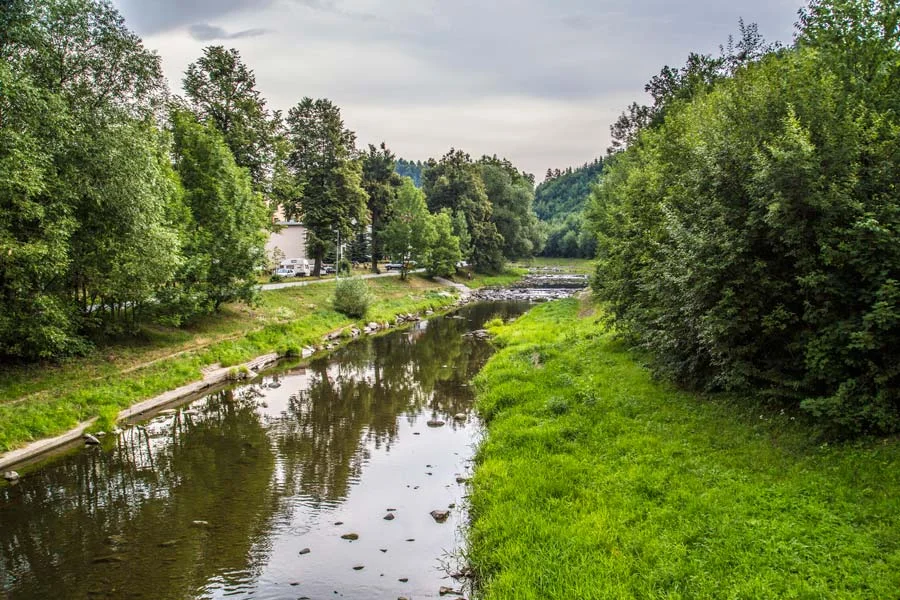Dovolená ve srubech s wellness kádí i bazénem pro páry i rodiny uprostřed stylového ranče Bučiska