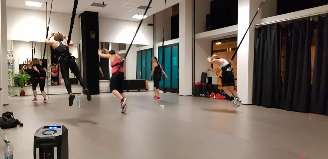Zábavné cvičení: bungee fitness, pole dance, trampolínky nebo kangoo jumping