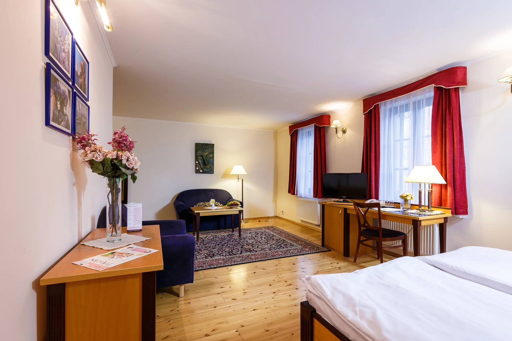 Odpočinek blízko Vřídelní kolonády: 3* hotel se snídaněmi