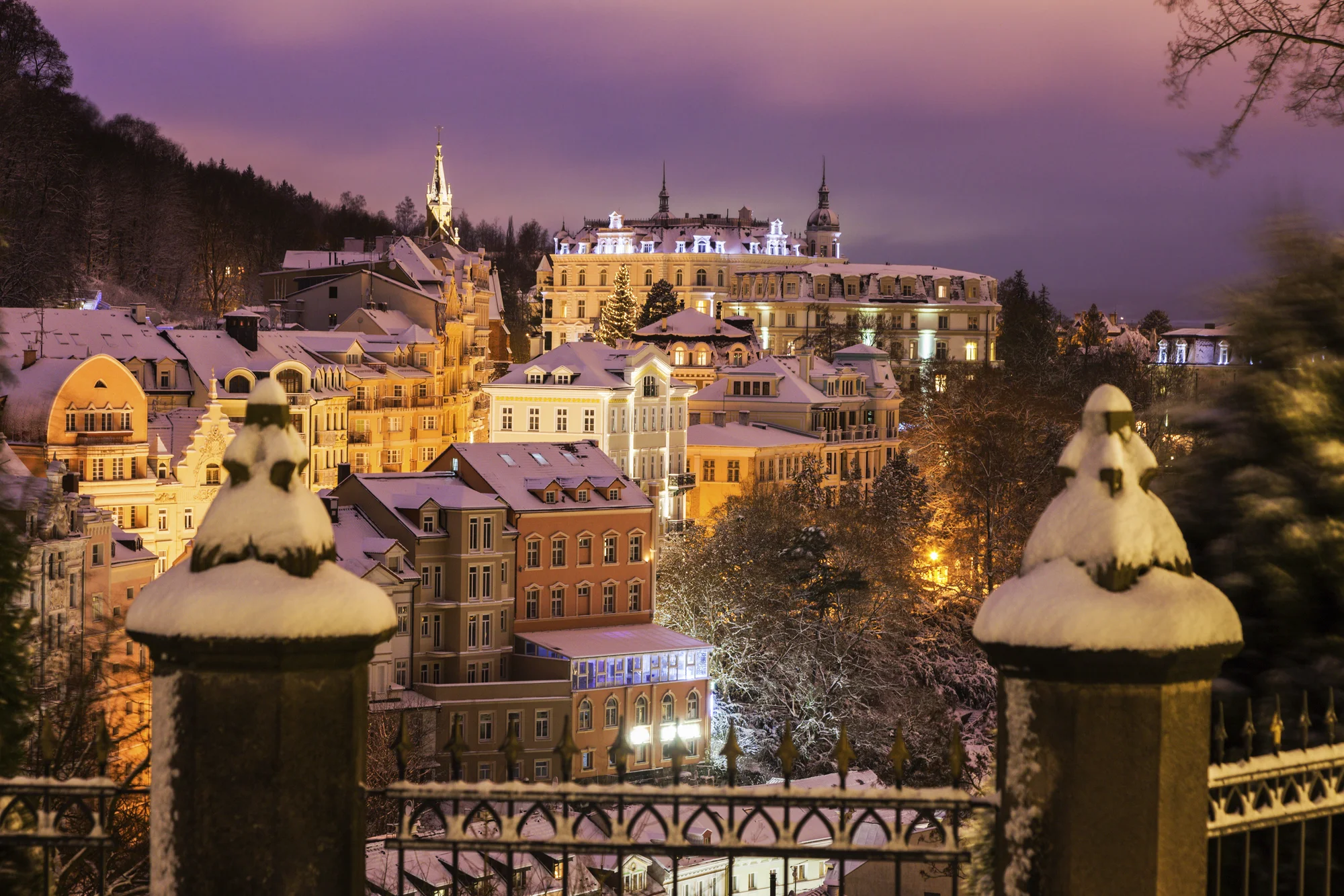 Odpočinek blízko Vřídelní kolonády: 3* hotel se snídaněmi