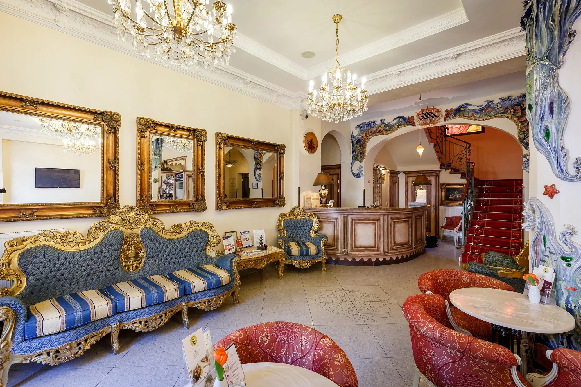 Pobyt v elegantním hotelu blízko kolonády: snídaně, wellness i procedury
