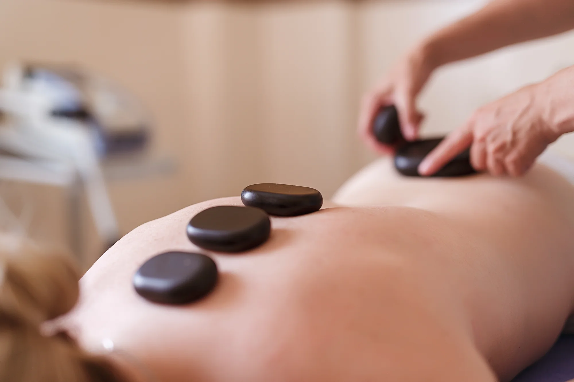 Pobyt v elegantním hotelu blízko kolonády: snídaně, wellness i procedury