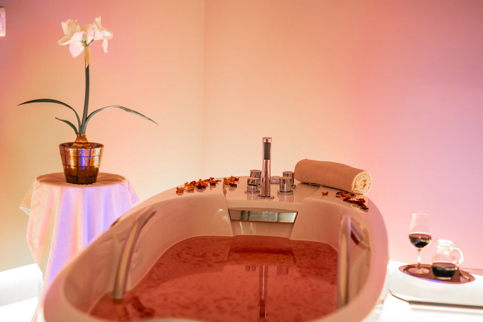 Pobyt v elegantním hotelu blízko kolonády: snídaně, wellness i procedury