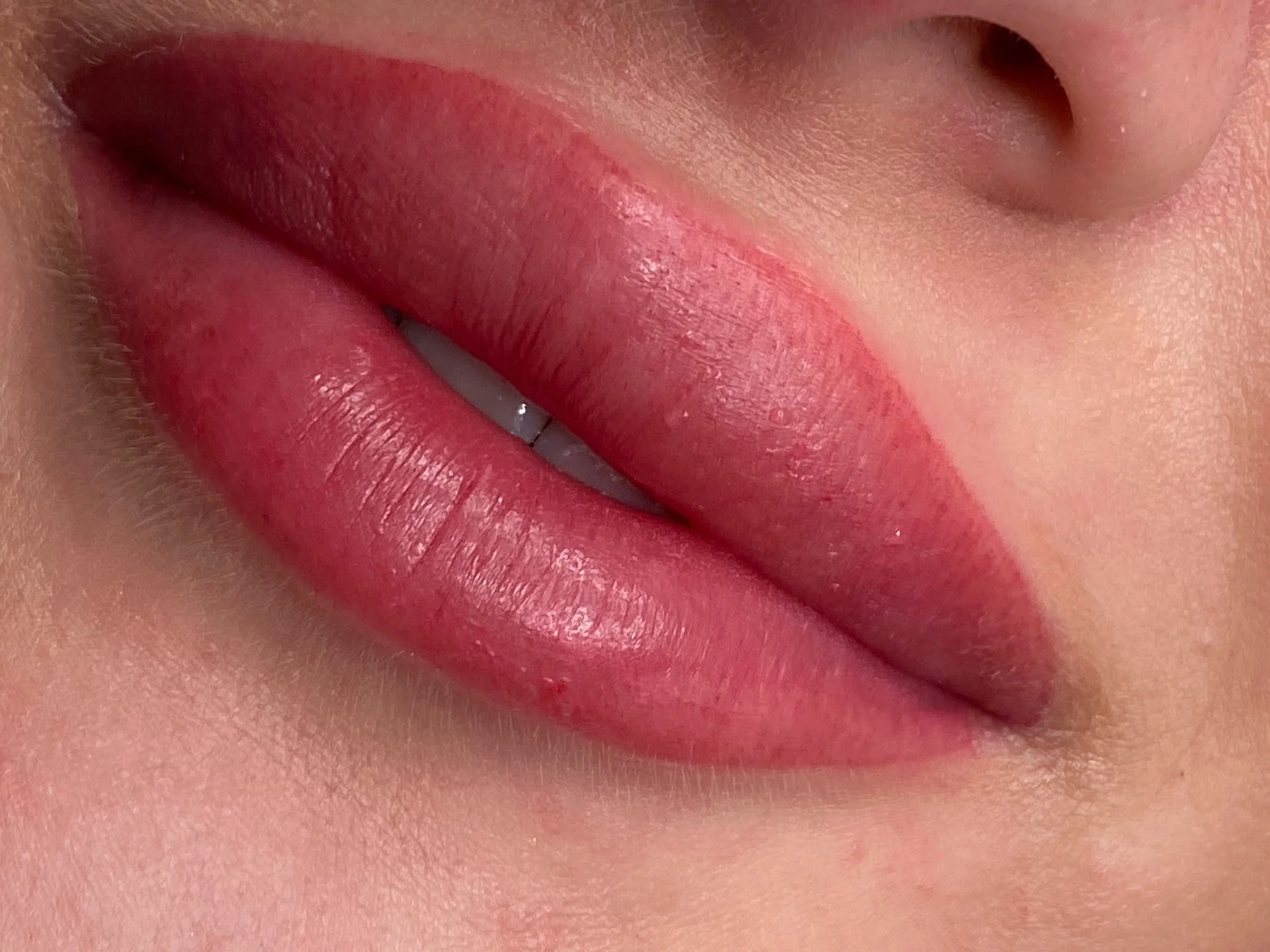 Permanentní make-up: oční linky, obočí pudrovou metodou i výplň rtů