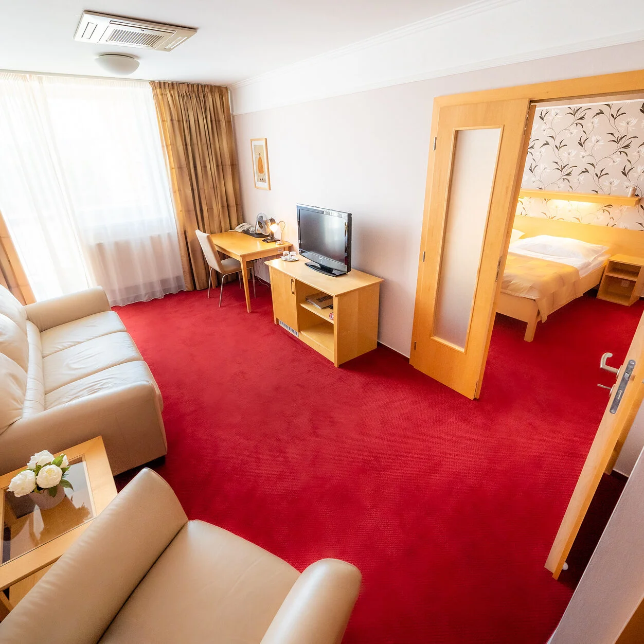 Pobyt v Posázaví: strava, veřejné i privátní wellness, plný minibar i večeře při svíčkách