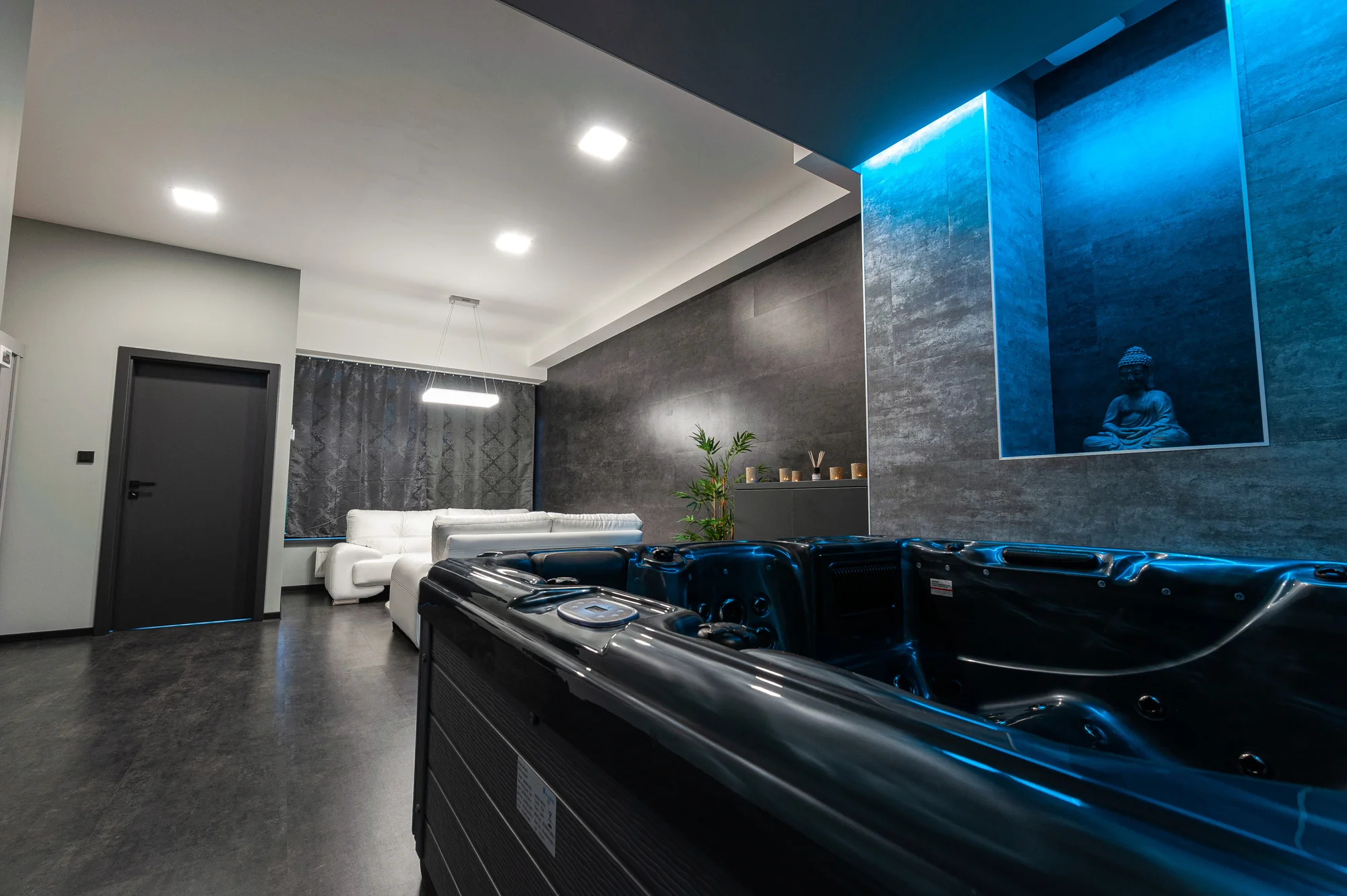 Noc v privátním wellness apartmánu pro 2 osoby: vířivka, finská sauna i sekt