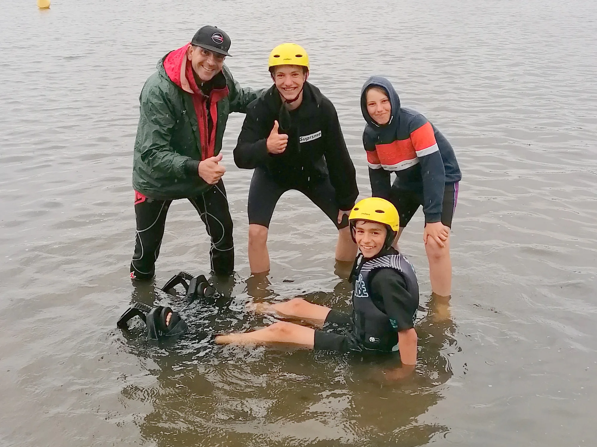 Tryskový let nad vodou: junior flyboard pro děti ve věku 12–15 let
