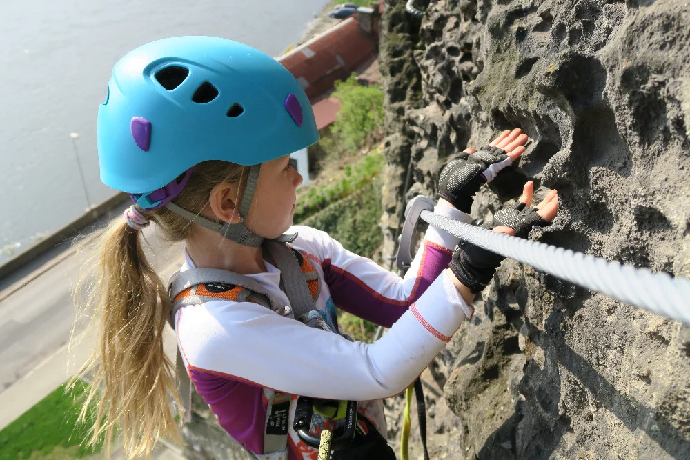 Via ferrata Pastýřská stěna: kurz základního lezení se zapůjčením vybavení