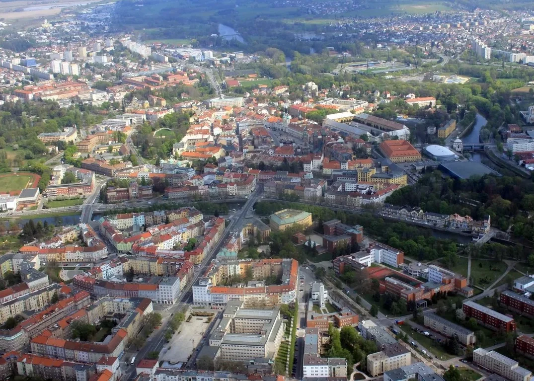 Vyhlídkový let s výhledy na krajinu, zámky i hrady českým letadlem Tulák