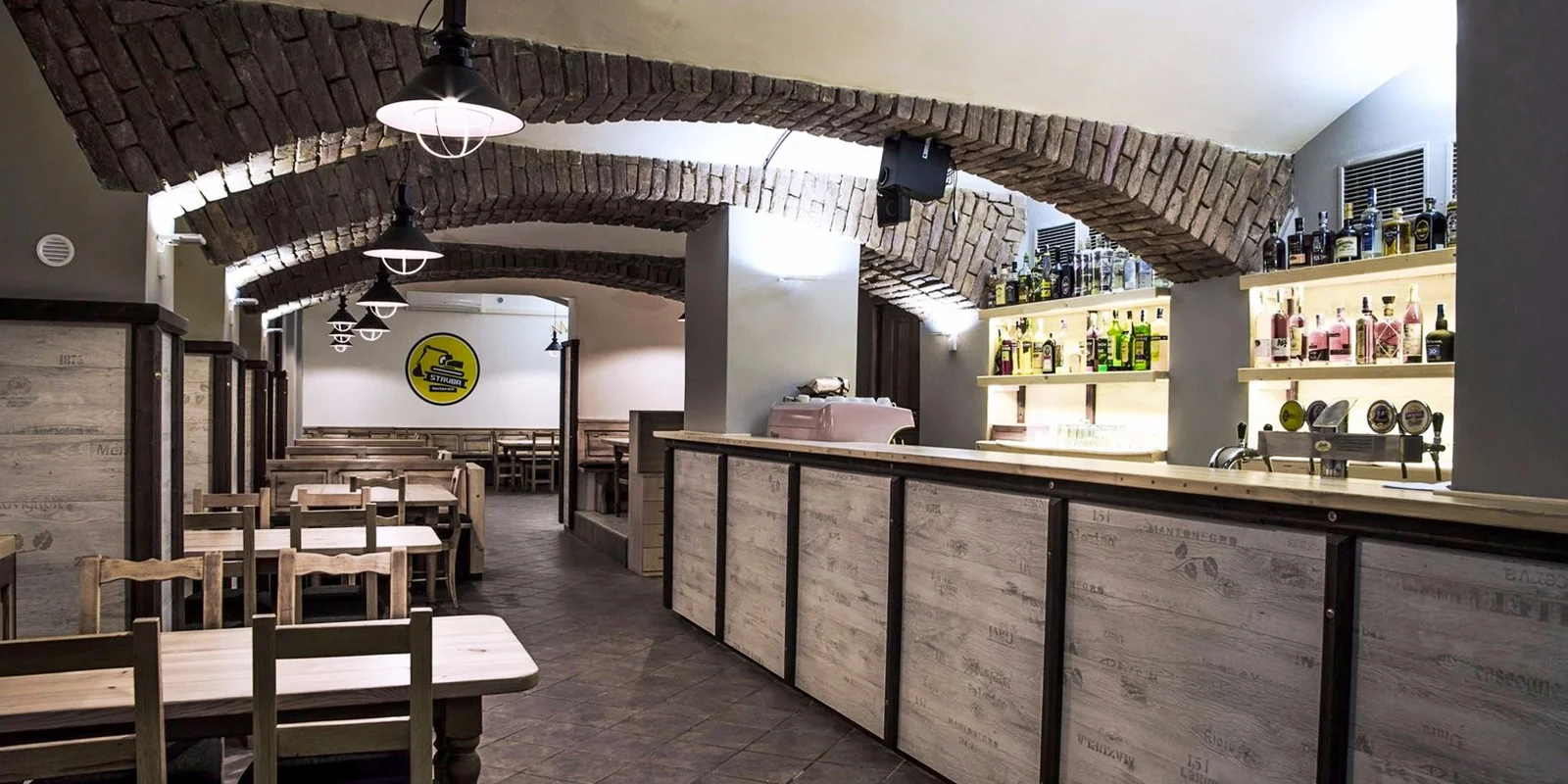 Burgerová mánie v centru Brna: burgery podle výběru z několika druhů a hranolky pro 2 až 4 osoby