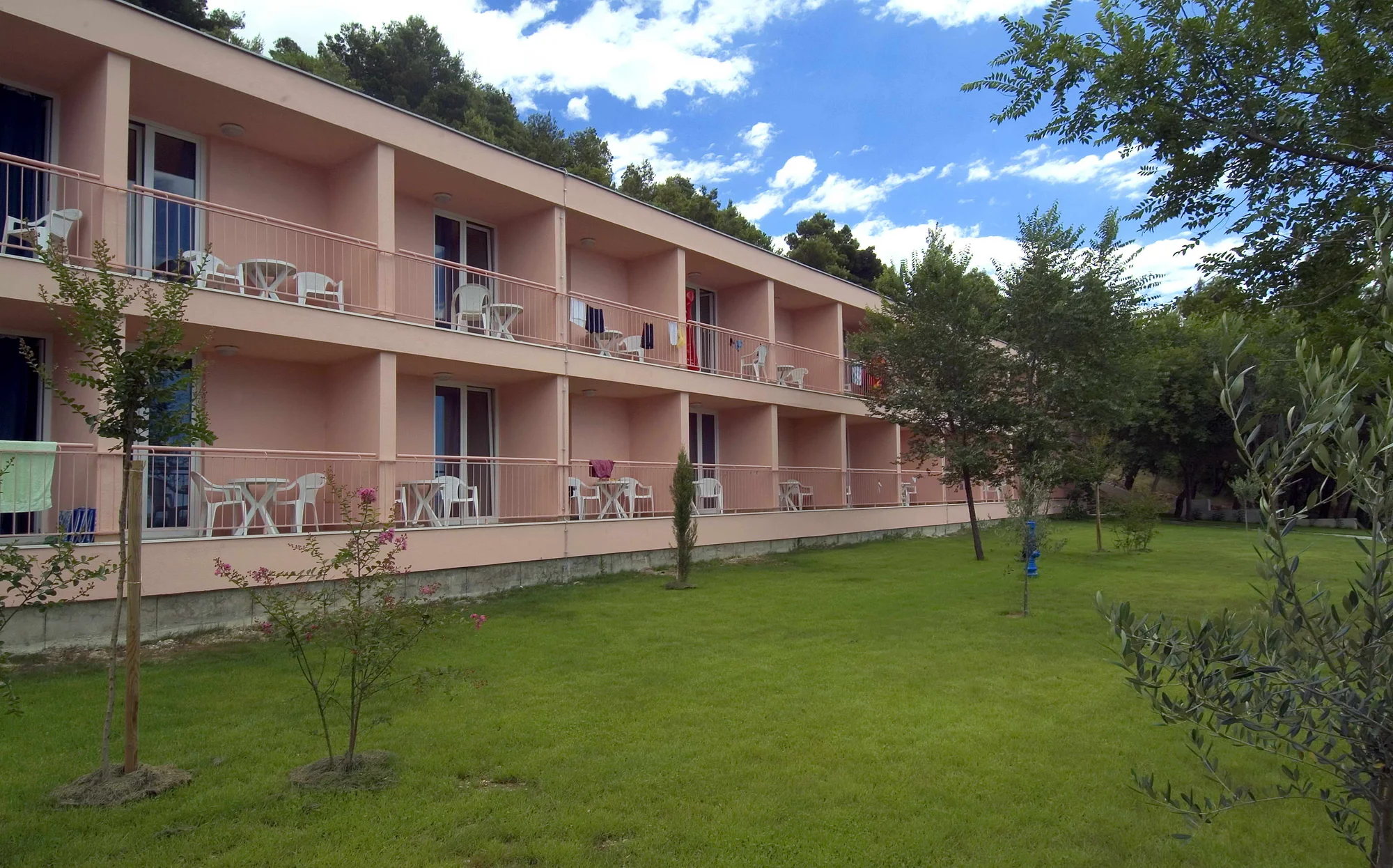 Na dovolenou do Chorvatska: hotel v Omiši blízko pláže, polopenze