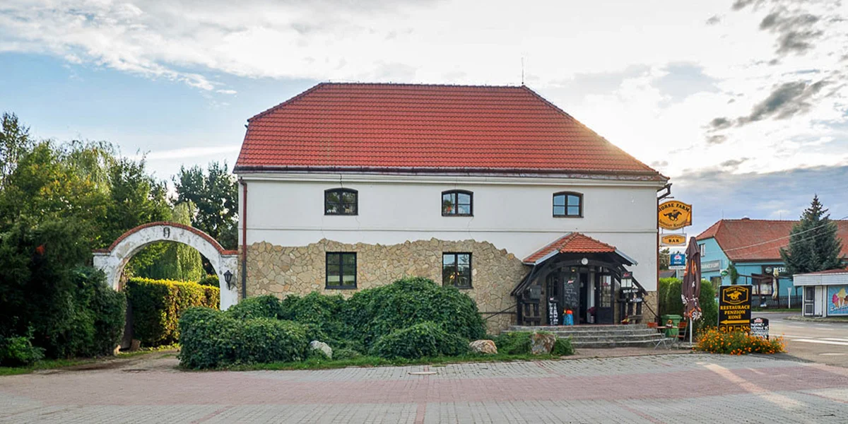 Pobyt na farmě u Znojma: až 15 dní se snídaní či polopenzí i projížďkou v koňském sedle nebo kočáře