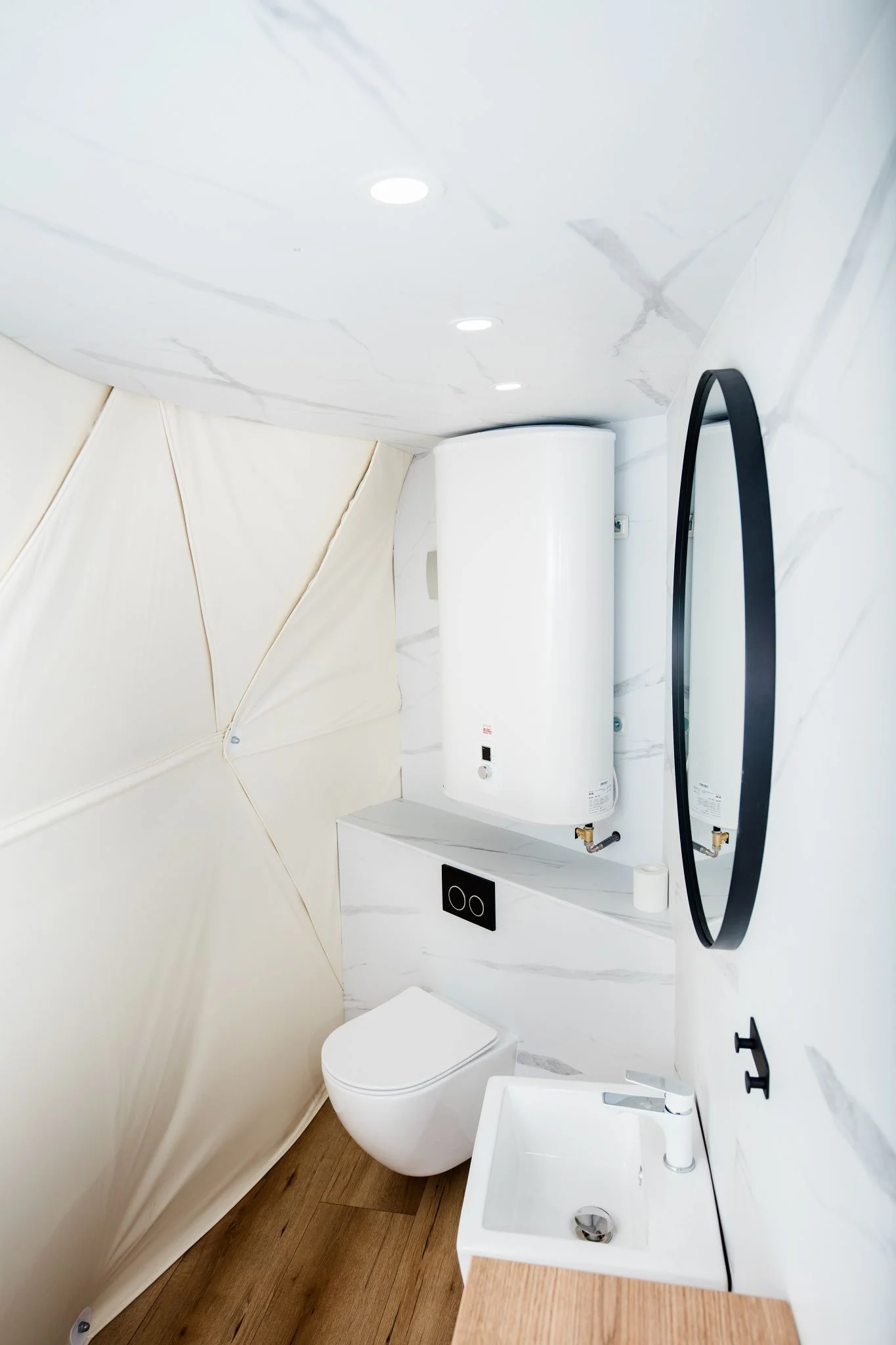 Glamping v Beskydech se snídaní i wellness: ubytování v luxusní kopuli, sauna a termální bazén