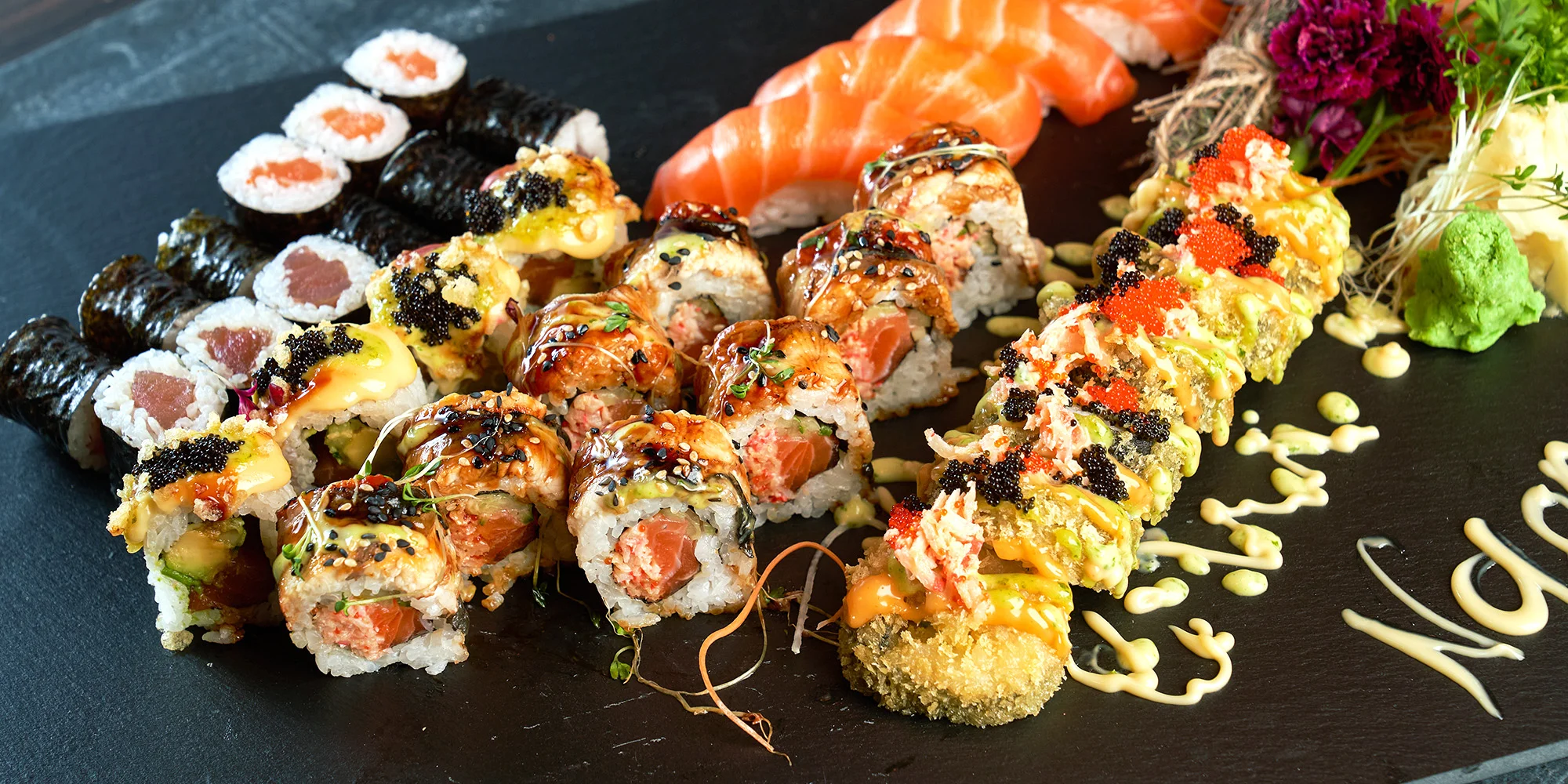 Sushi sety na Proseku: klasické i speciální rolky s avokádem, lososem či krevetou
