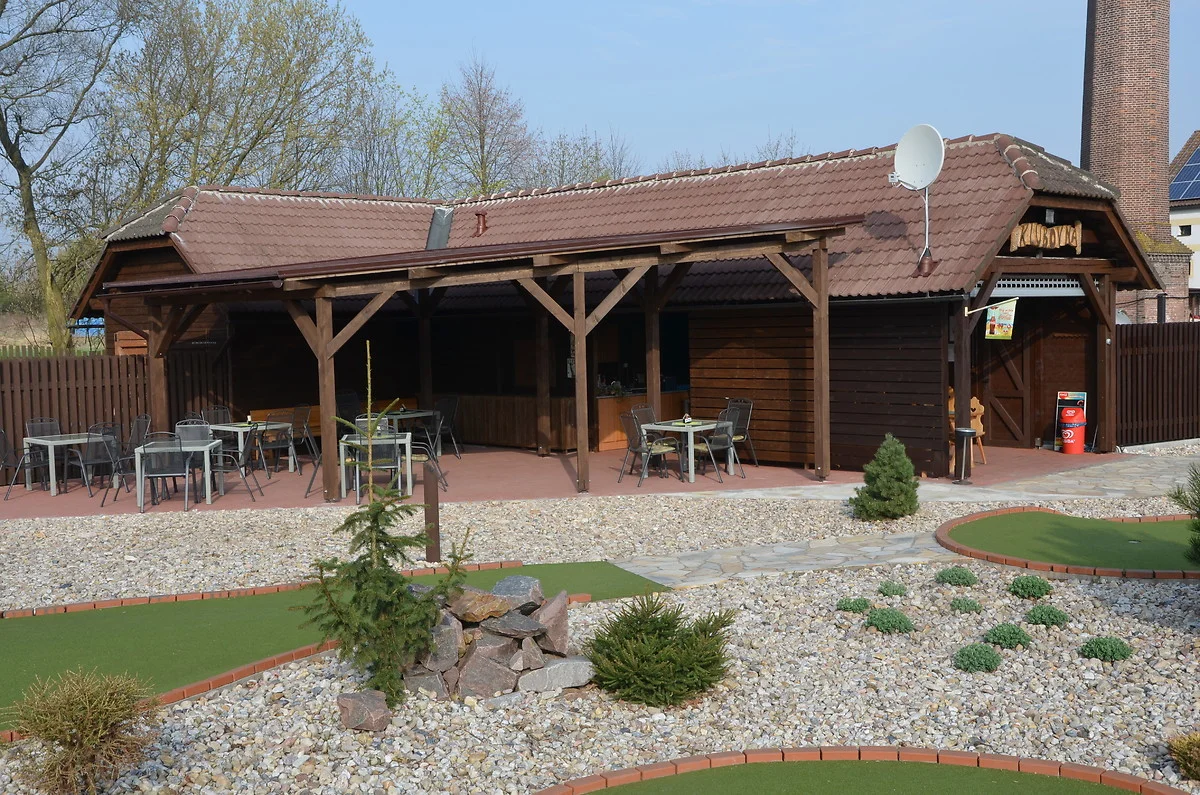 Venkovní adventure golf: hodinová zábava pro 2 dospělé i rodiny s dětmi