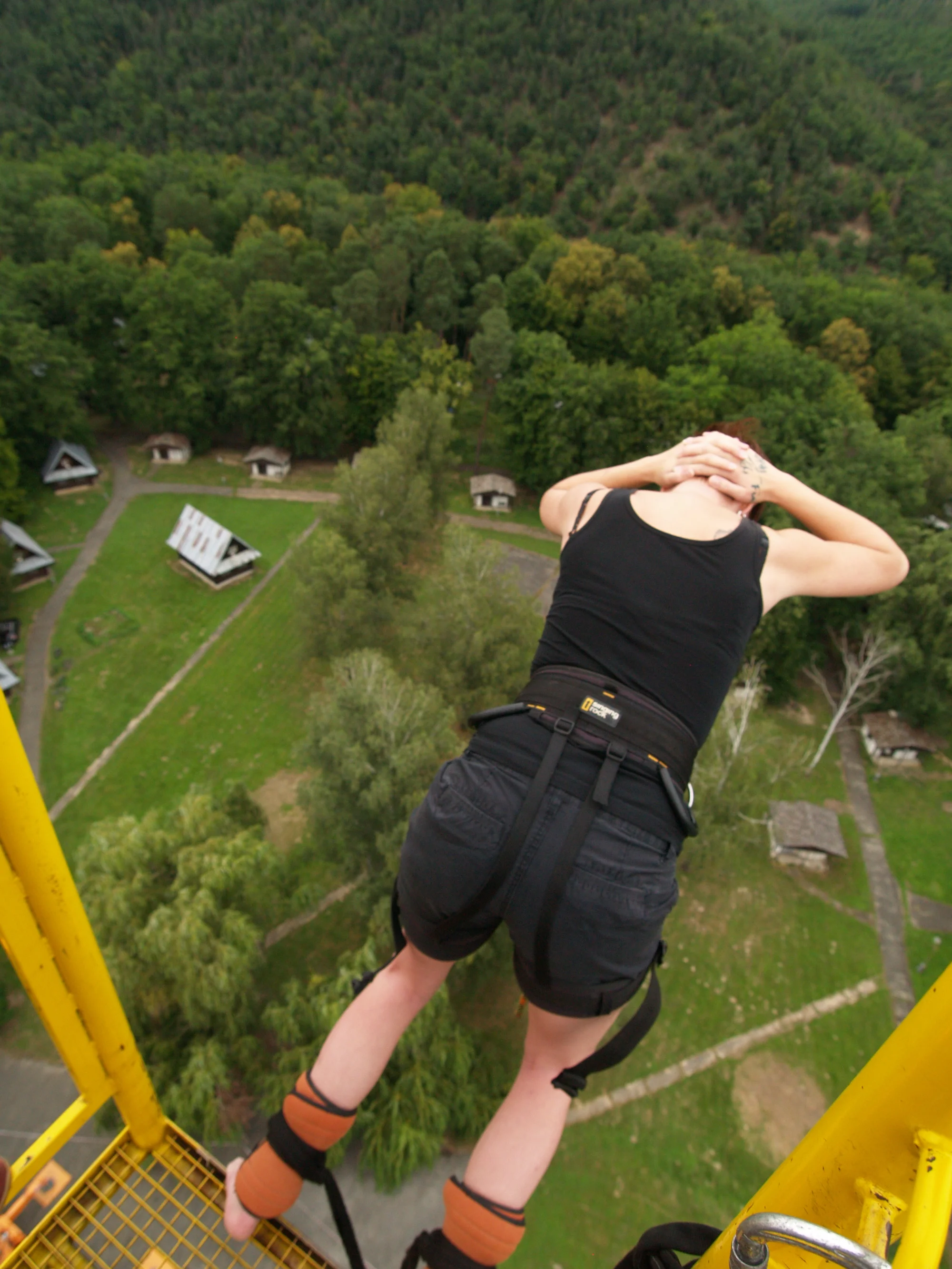 Zažijte dobrodružství: bungee jumping z televizní věže či jeřábu