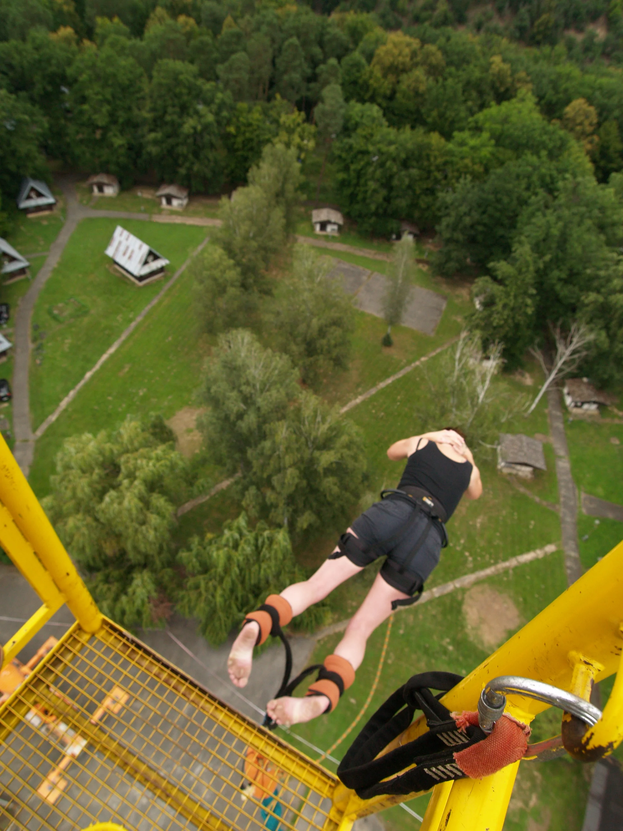 Zažijte dobrodružství: bungee jumping z televizní věže či jeřábu