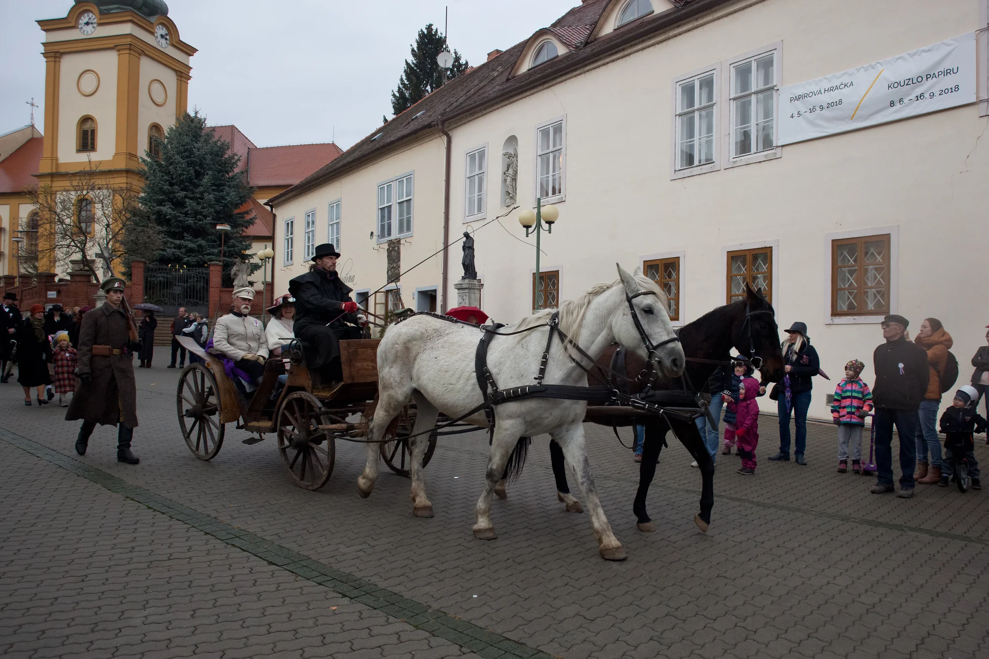 Vyjížďka na koni v Moravském krasu nebo jízda kočárem taženém dvojspřežím nebo čtyřspřežím