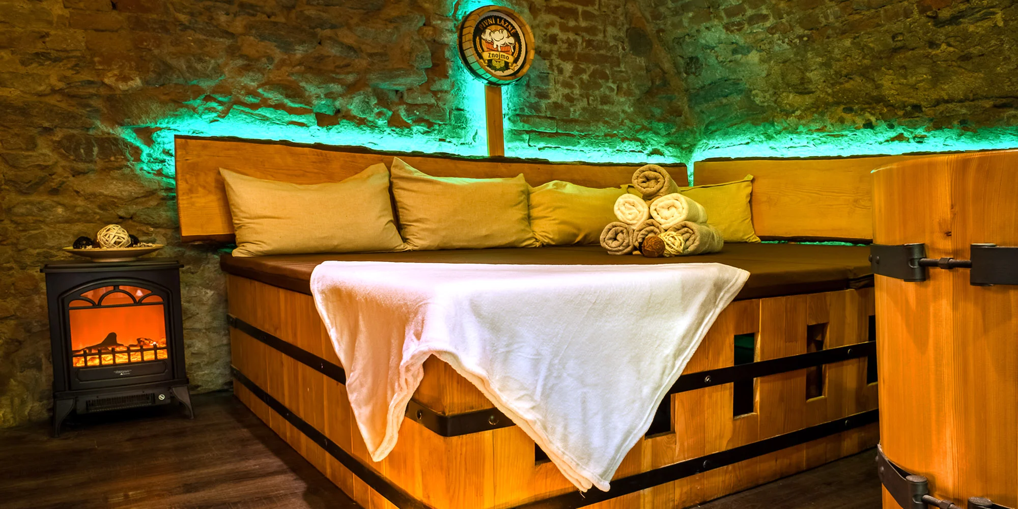 90minutový relax pro 2-4 osoby: privátní pivní lázeň, prohřívací kabina i občerstvení, pivní sůl a pěna jako dárek