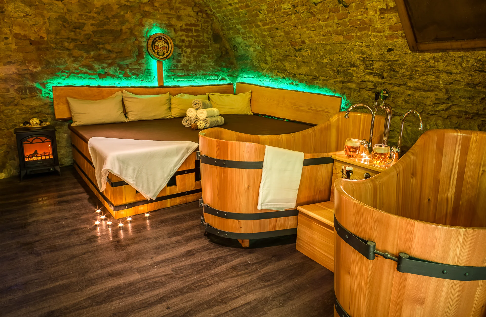 90minutový relax pro 2-4 osoby: privátní pivní lázeň, prohřívací kabina i občerstvení, pivní sůl a pěna jako dárek