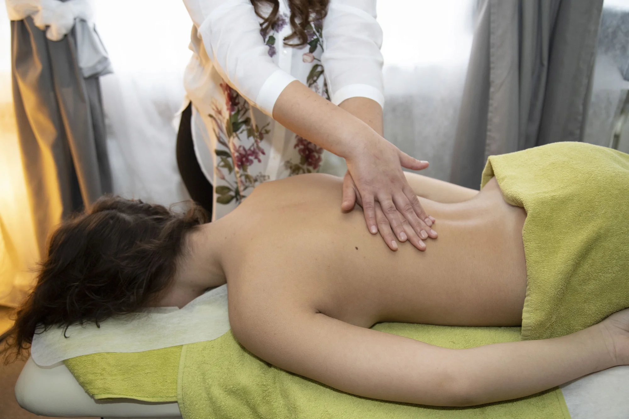 Balíček plný wellness procedur: masáž, celotělový zábal, peeling ad. pro muže i ženy