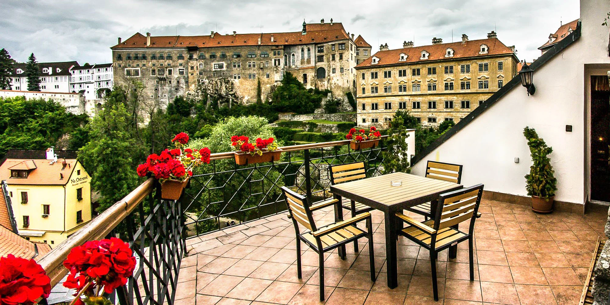 Pobyt v centru Českého Krumlova: elegantní pokoje a bufetové snídaně