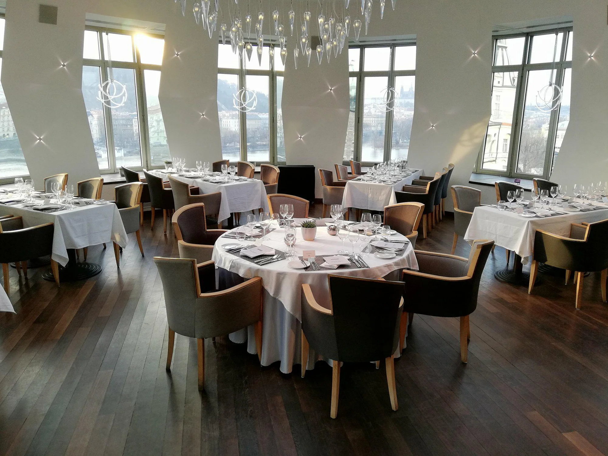 Čtyřchodové obědové menu v restauraci Ginger & Fred v Tančícím domě pro 1 nebo 2 osoby
