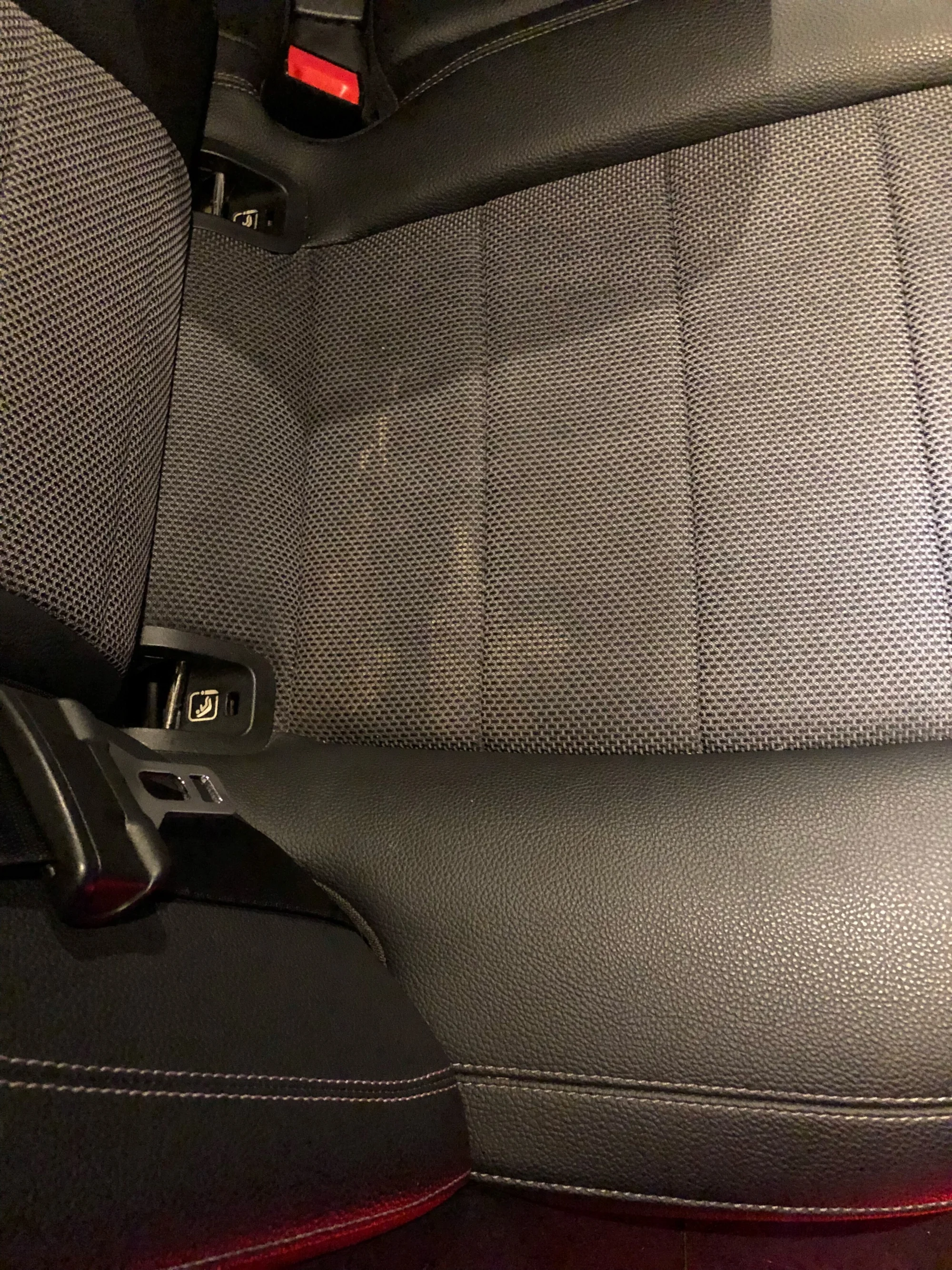 Kompletní ruční mytí vozu s tepováním sedaček v myčce Wash Cars