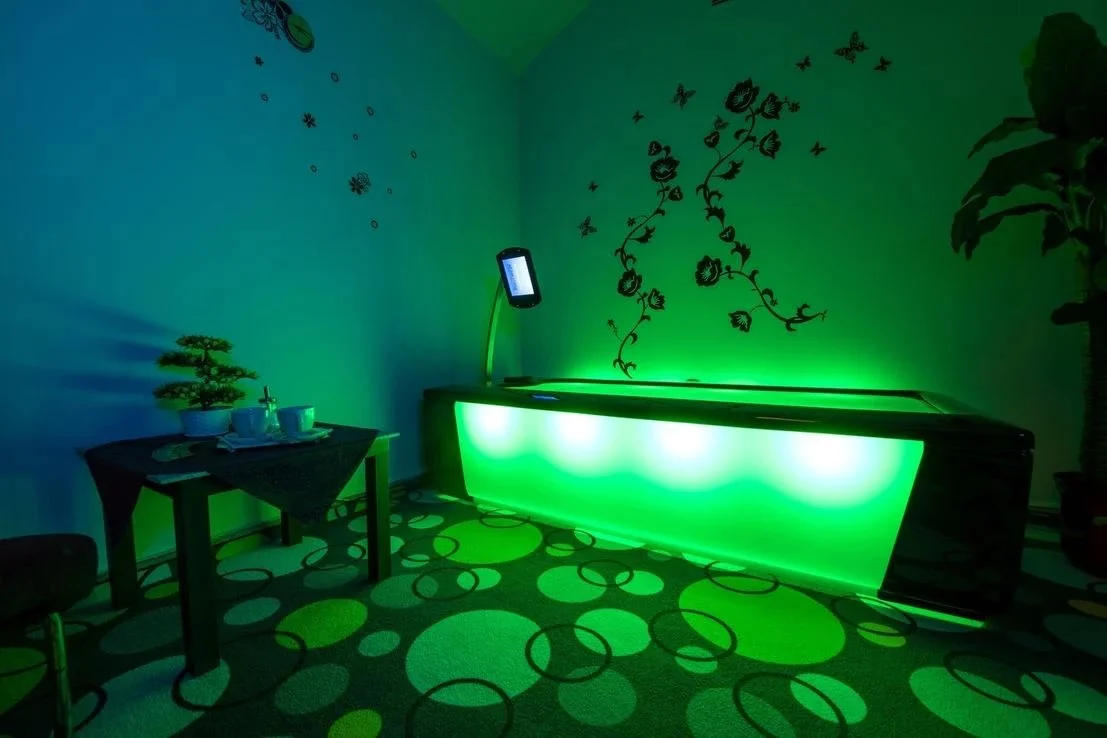 4 potěšení v jednom: privátní wellness, suchá masáž, pizza a billiard pro dva