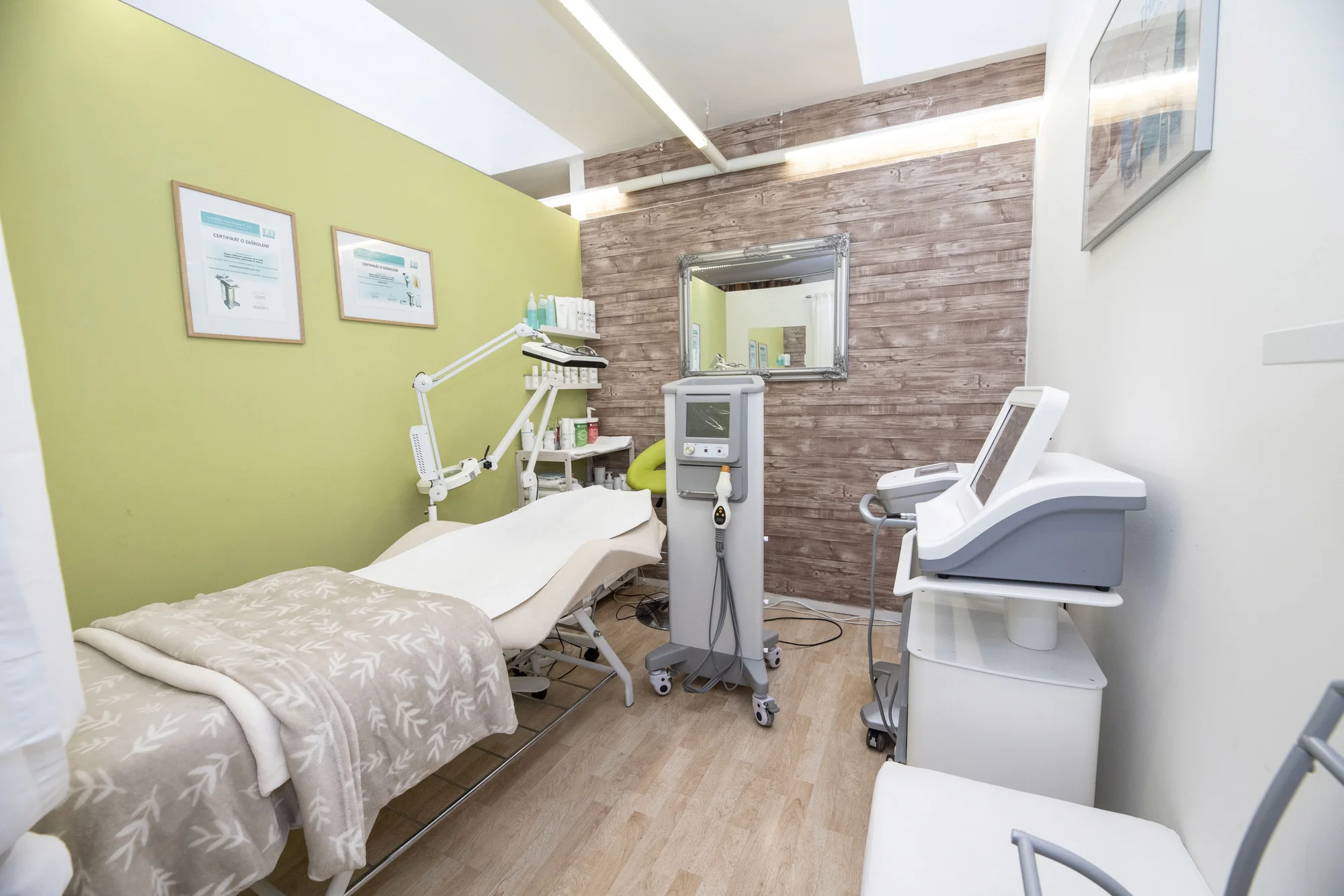 Lifting obličeje: Thermage nebo Ultherapy i kombinace 3D s kyselinou hyaluronovou
