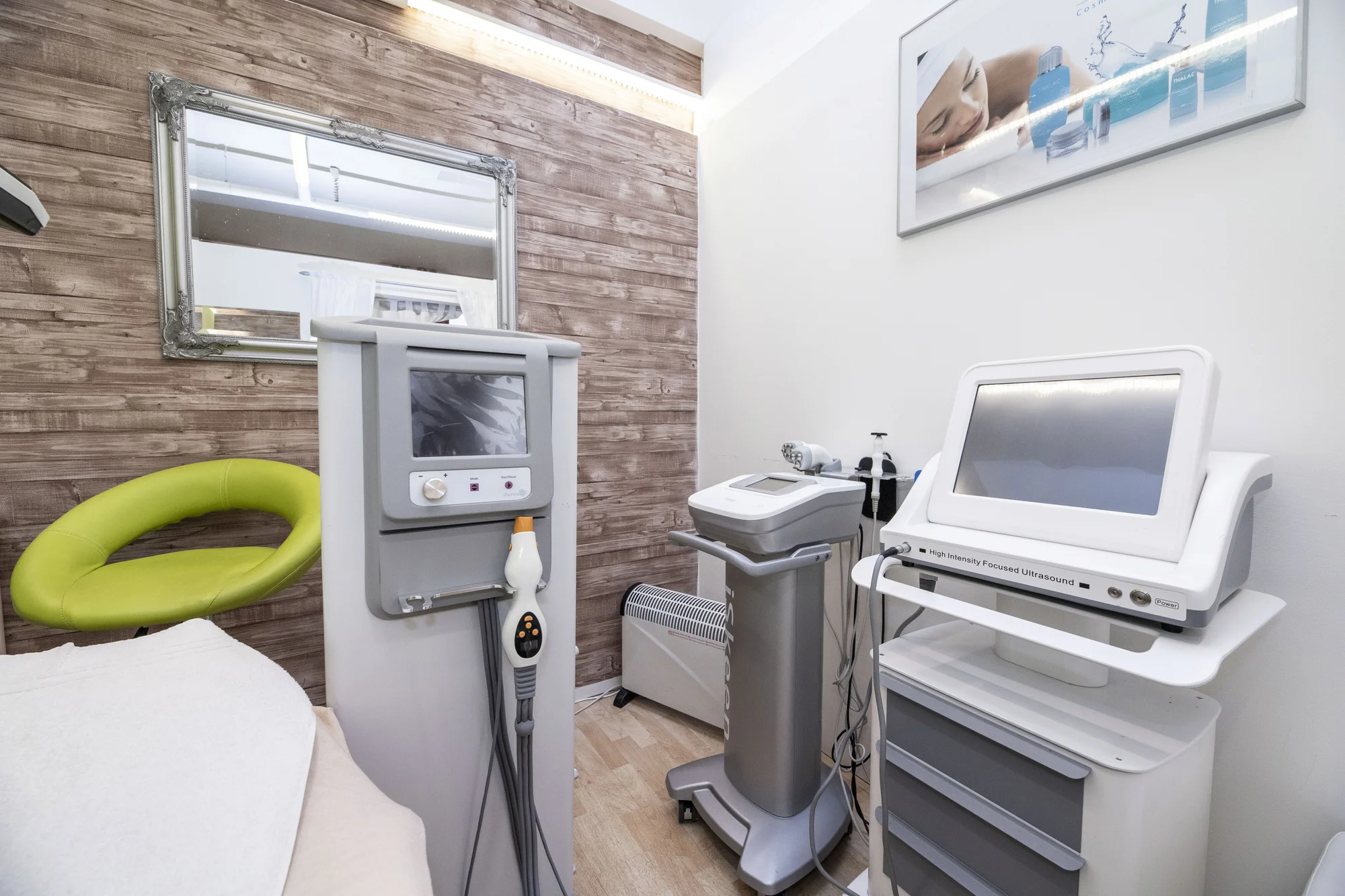 Lifting obličeje: Thermage nebo Ultherapy i kombinace 3D s kyselinou hyaluronovou