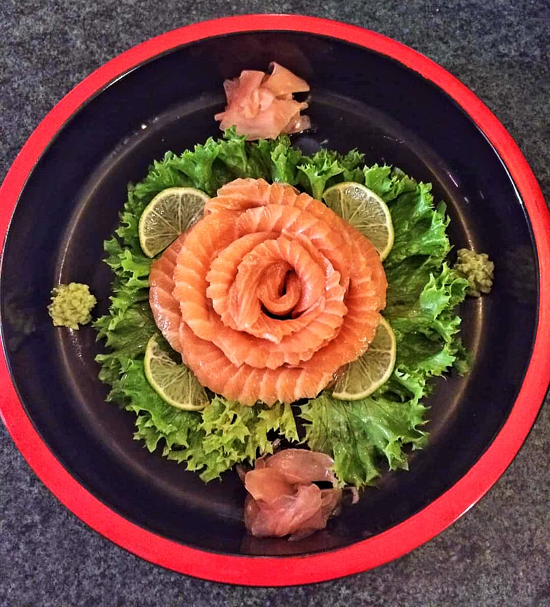 Nabité sushi sety: 24–80 kousků třeba i s polévkou, salátem nebo minizávitky