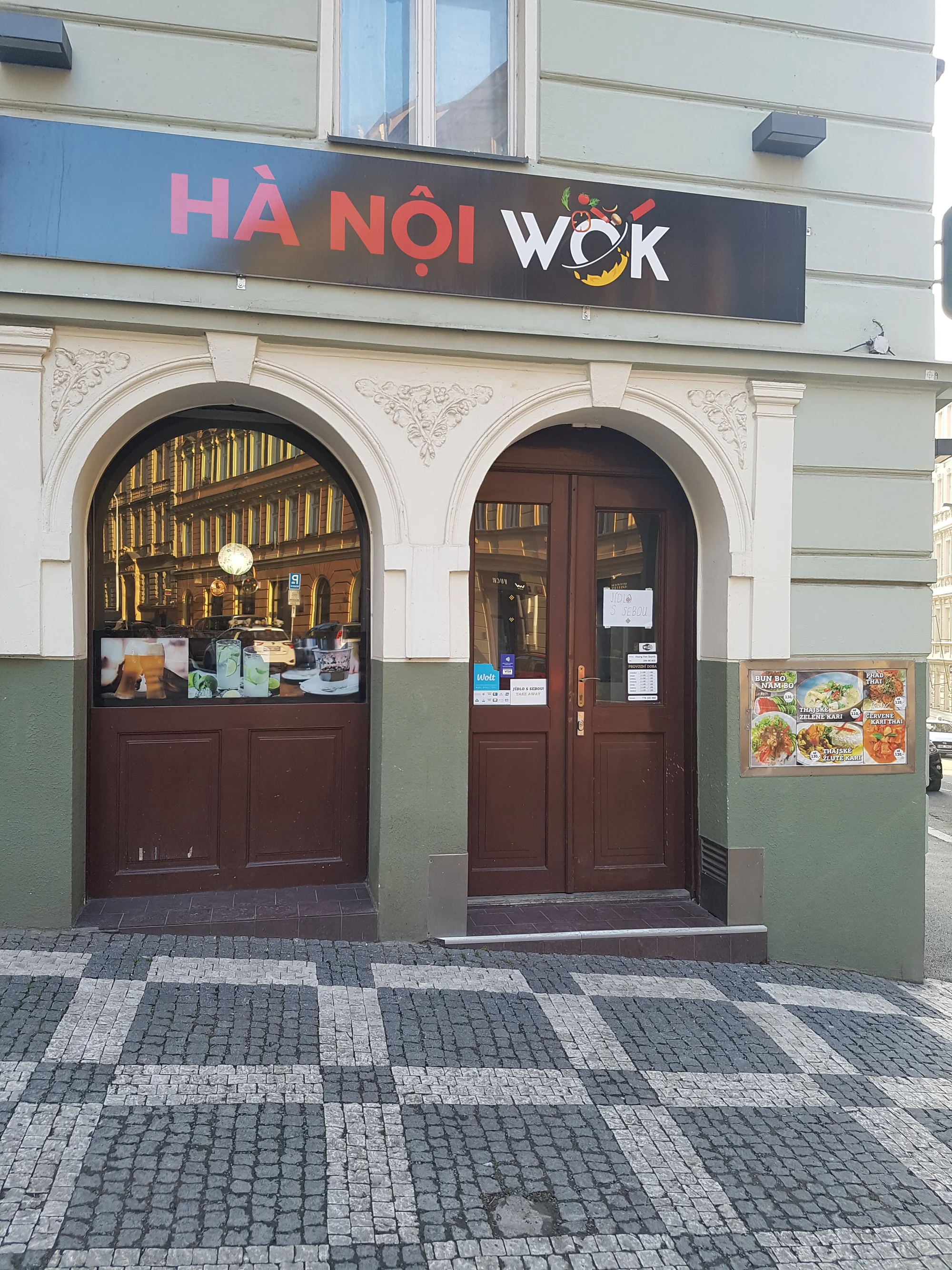 Nabité sushi sety: 24–80 kousků třeba i s polévkou, salátem nebo minizávitky