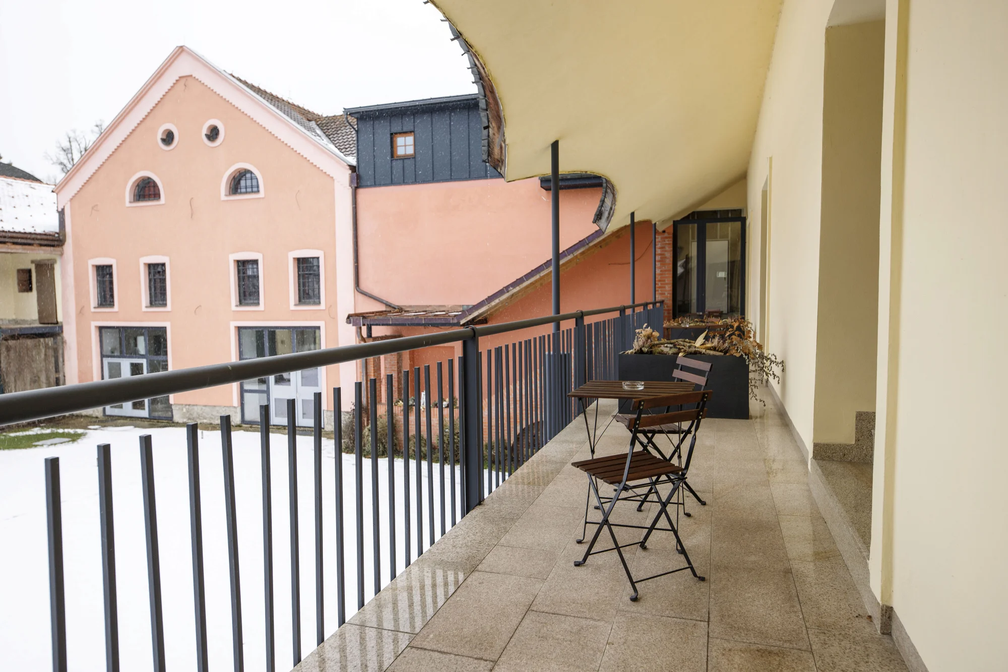 Romantika v centru Telče: hotel u zámeckého parku, polopenze i víno