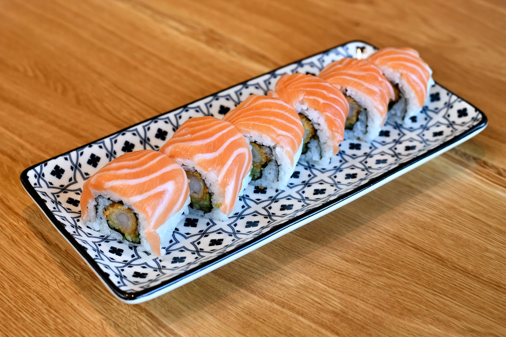 Dvě hodiny running sushi all you can eat v Řepích: grilované speciality, sushi, ovoce, dorty i polévky
