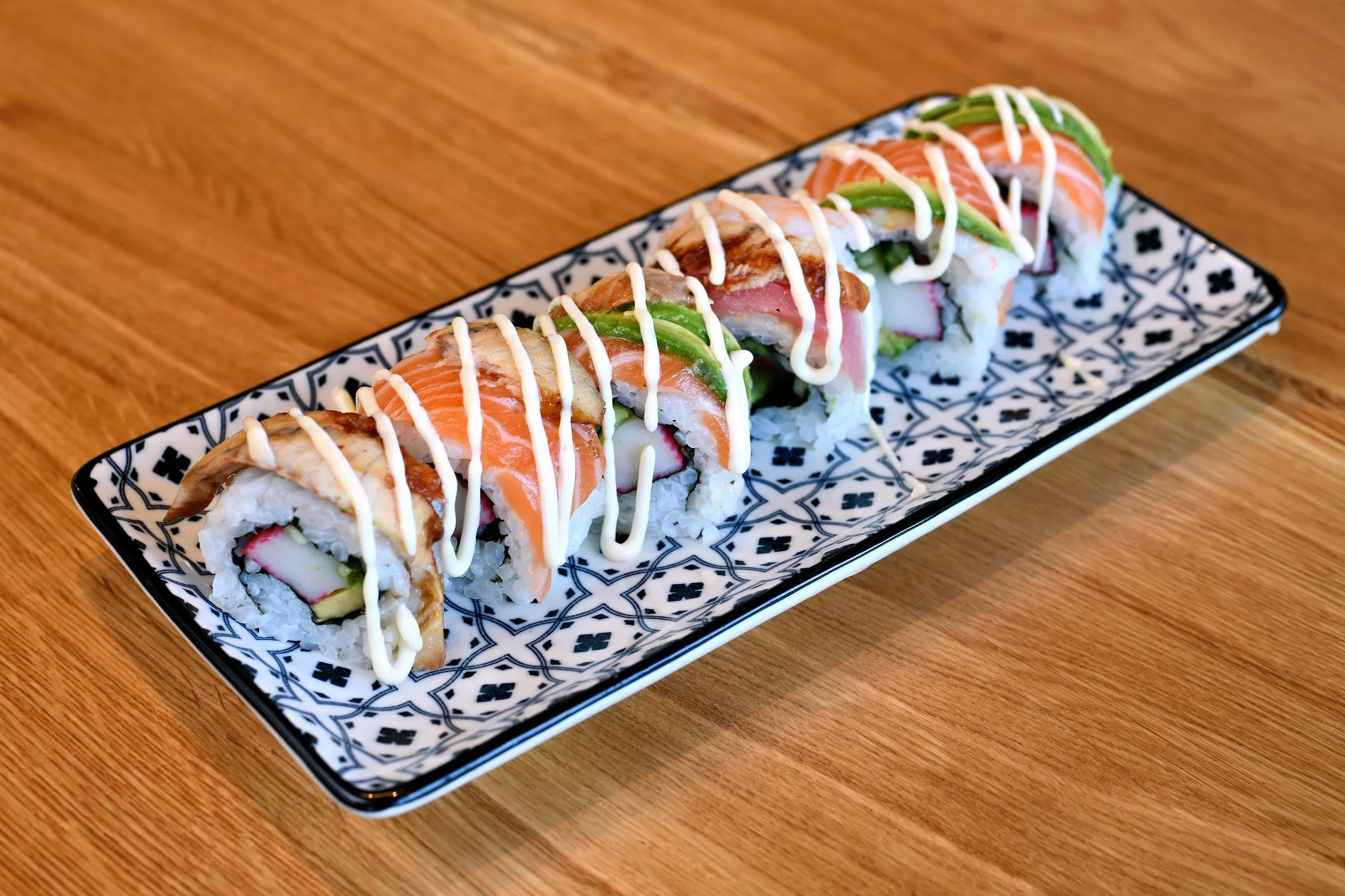 Dvě hodiny running sushi all you can eat v Řepích: grilované speciality, sushi, ovoce, dorty i polévky