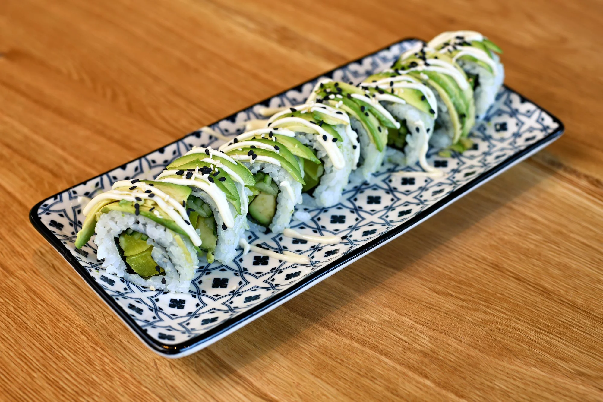 Dvě hodiny running sushi all you can eat v Řepích: grilované speciality, sushi, ovoce, dorty i polévky