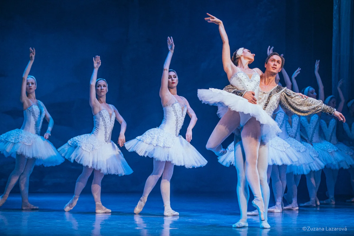 Vstupenky květen až srpen na baletní představení Labutí jezero v divadle Broadway