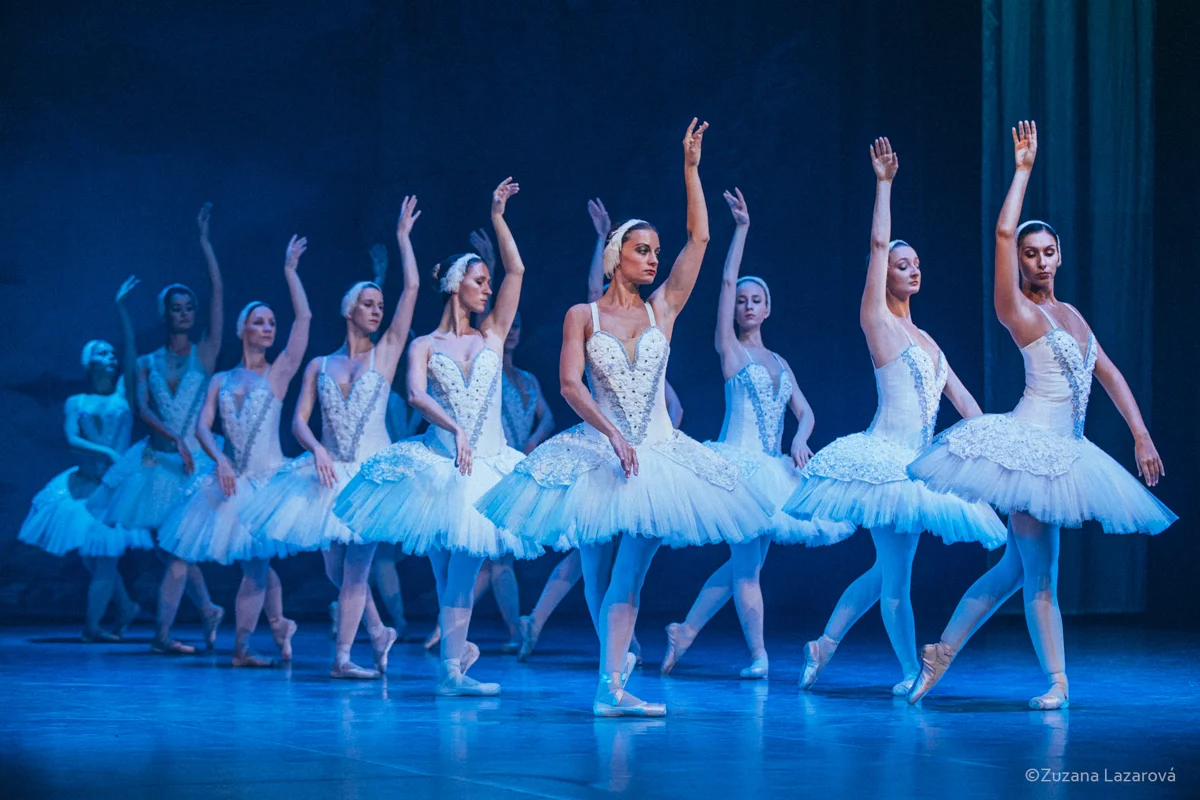 Vstupenky květen až srpen na baletní představení Labutí jezero v divadle Broadway
