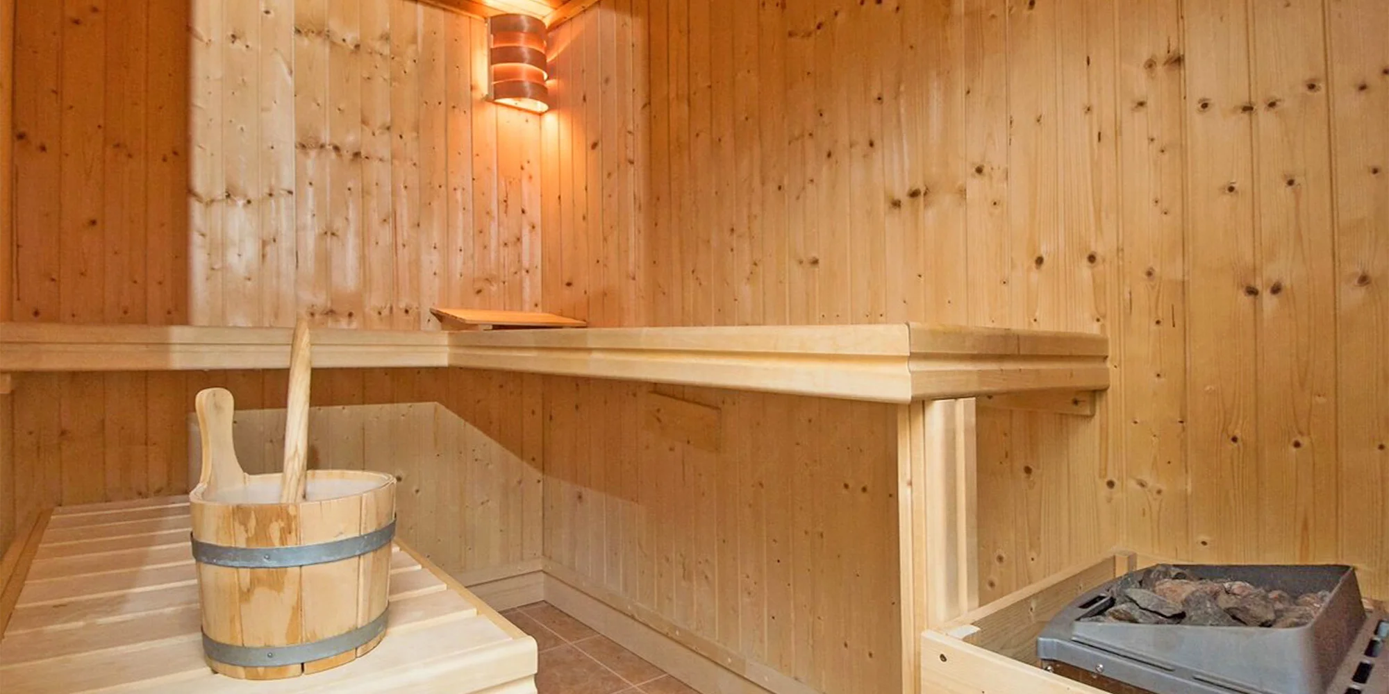Relax na 60 nebo 120 minut: privátní wellness s dvouchodovým menu a lahví sektu pro pár