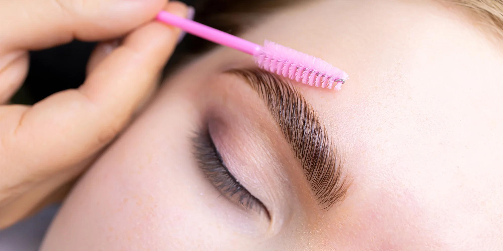 Lash lifting i vč. barvení či úprava obočí nebo prodloužení řas