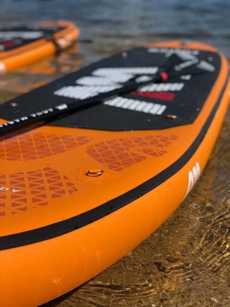 Vodní hrátky kdekoli chcete: půjčení paddleboardu včetně vybavení