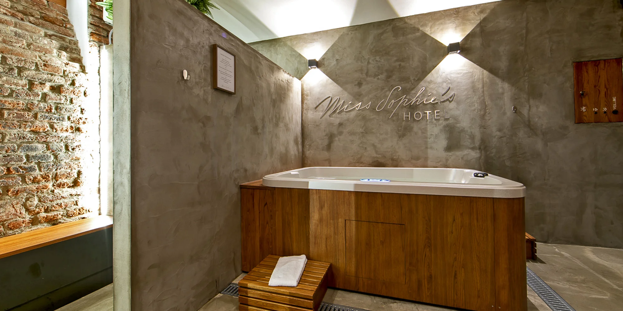 90 minut v privátním wellness až pro 3 osoby: vířivka, sauna i občerstvení