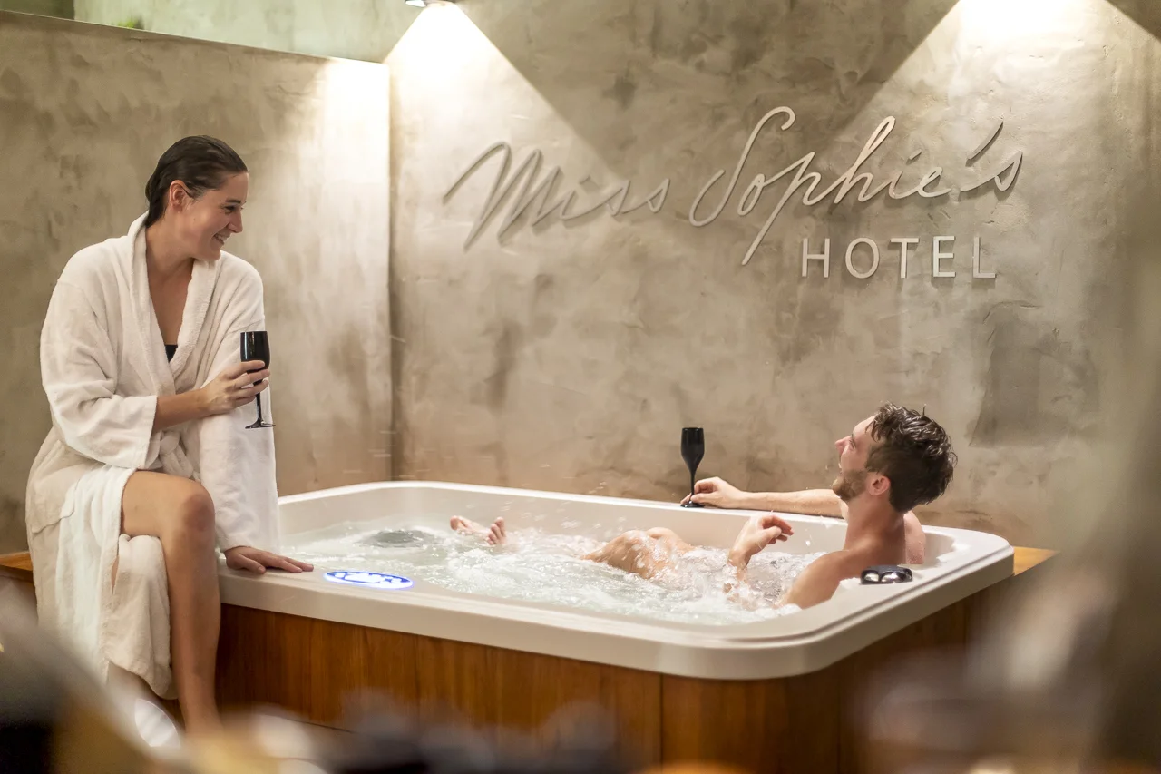 90 minut v privátním wellness až pro 3 osoby: vířivka, sauna i občerstvení