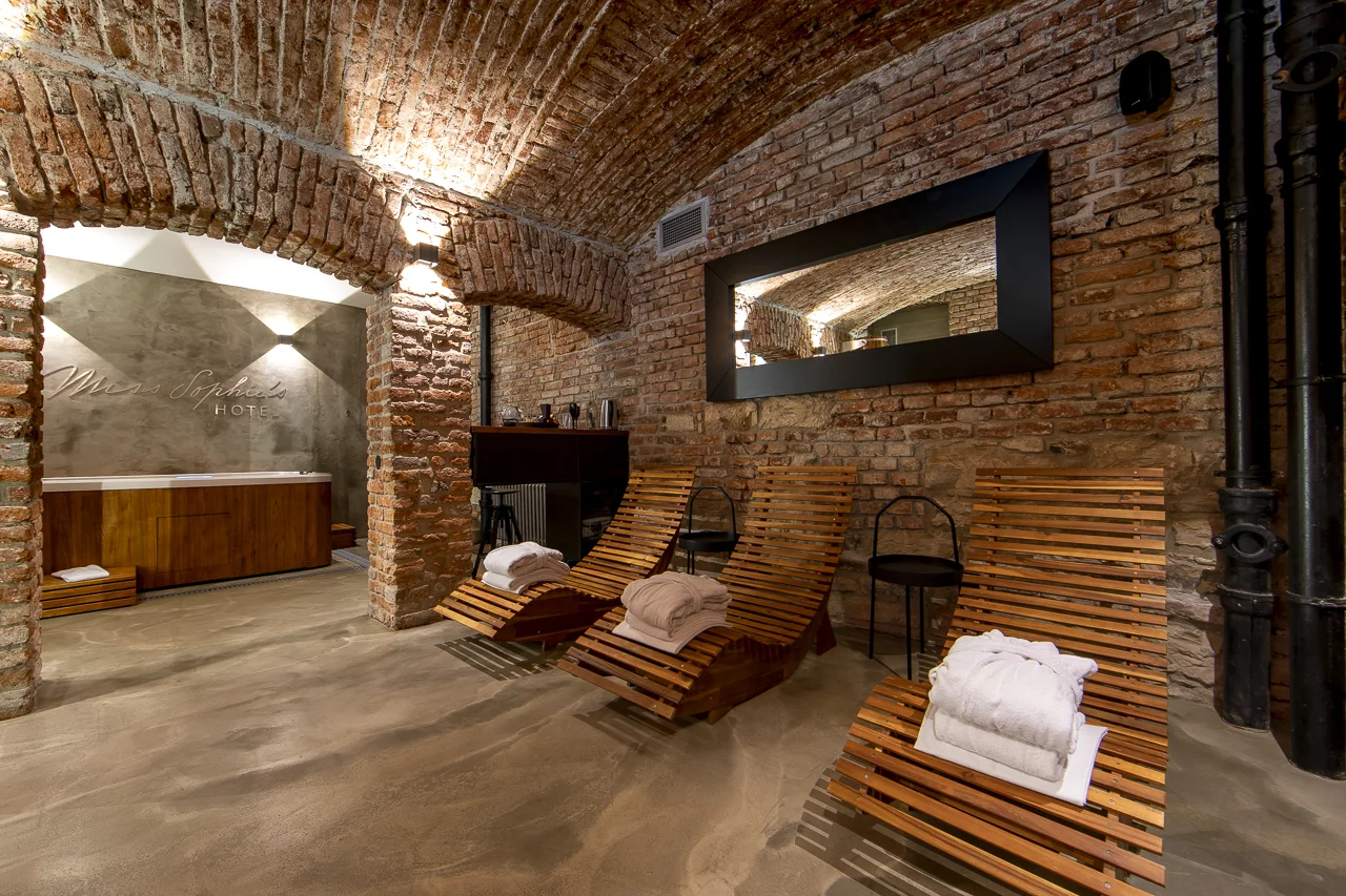 90 minut v privátním wellness až pro 3 osoby: vířivka, sauna i občerstvení