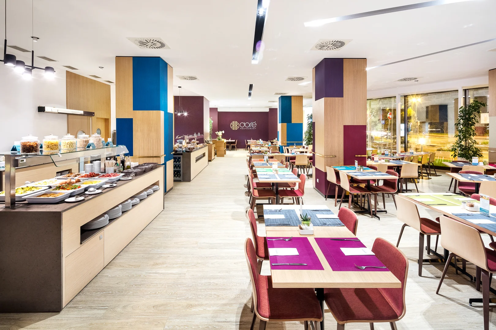 4* luxus v Praze pro pár i rodinu: snídaně či polopenze a moderní pokoje, do konce srpna možnost parkování zdarma
